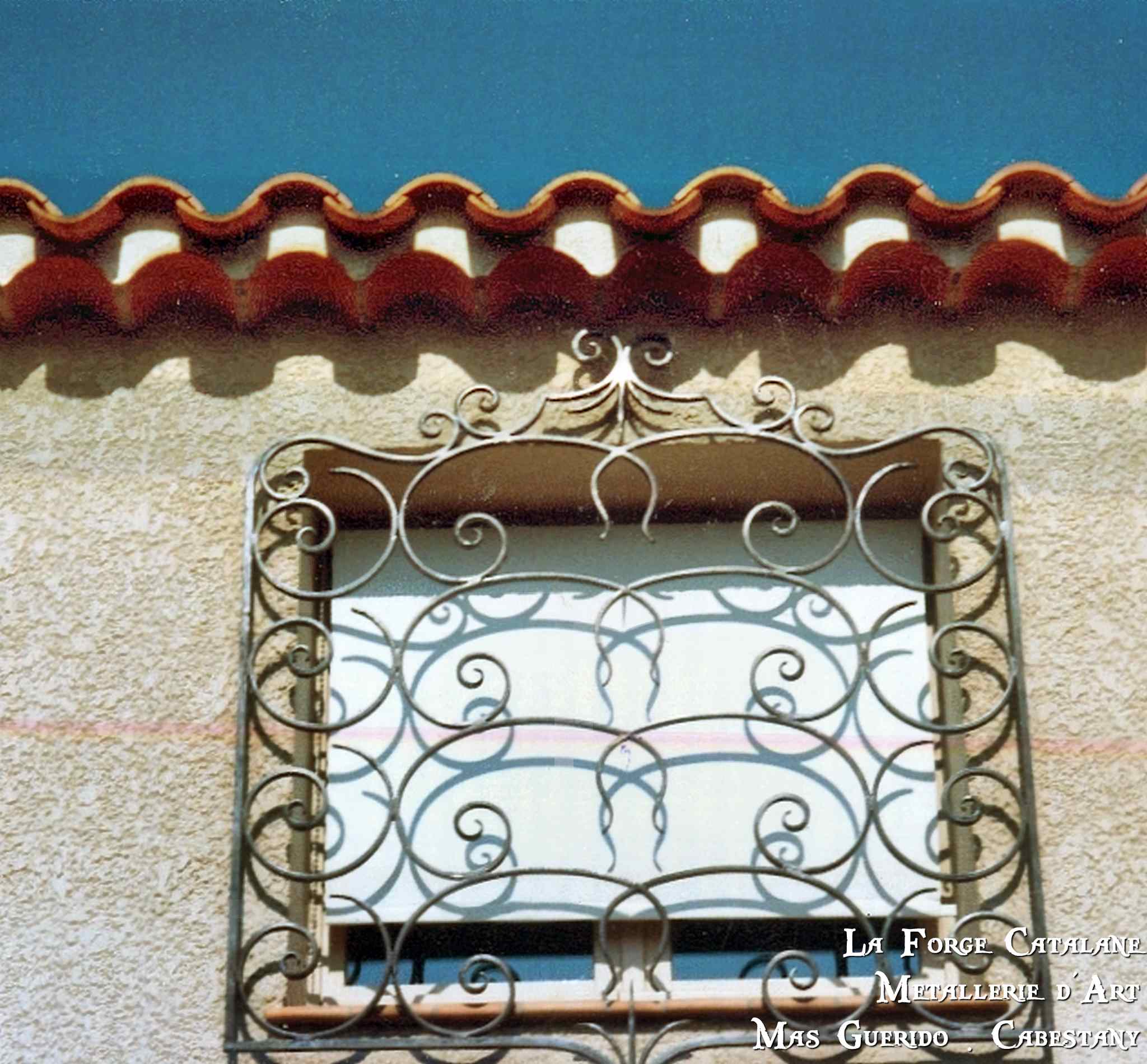 grille de protection grande volutes forge catalane (2).jpg